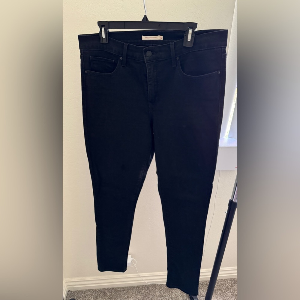 Black Levi’s Skinny Jeans Size 32